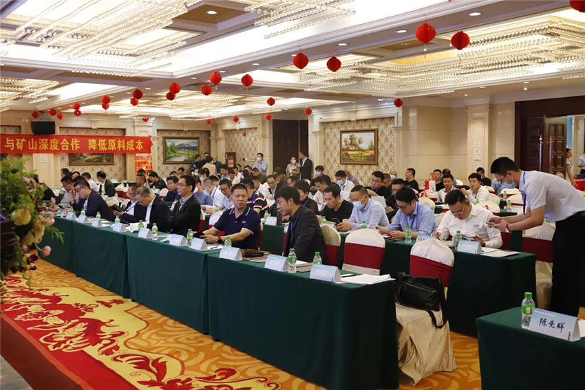 廣東陶瓷協(xié)會(huì )陶瓷原料專(zhuān)委會(huì )成立，萬(wàn)達業(yè)任副會(huì )長(cháng)單位